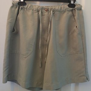Soft Elastic Drawstring Shorts with Pockets